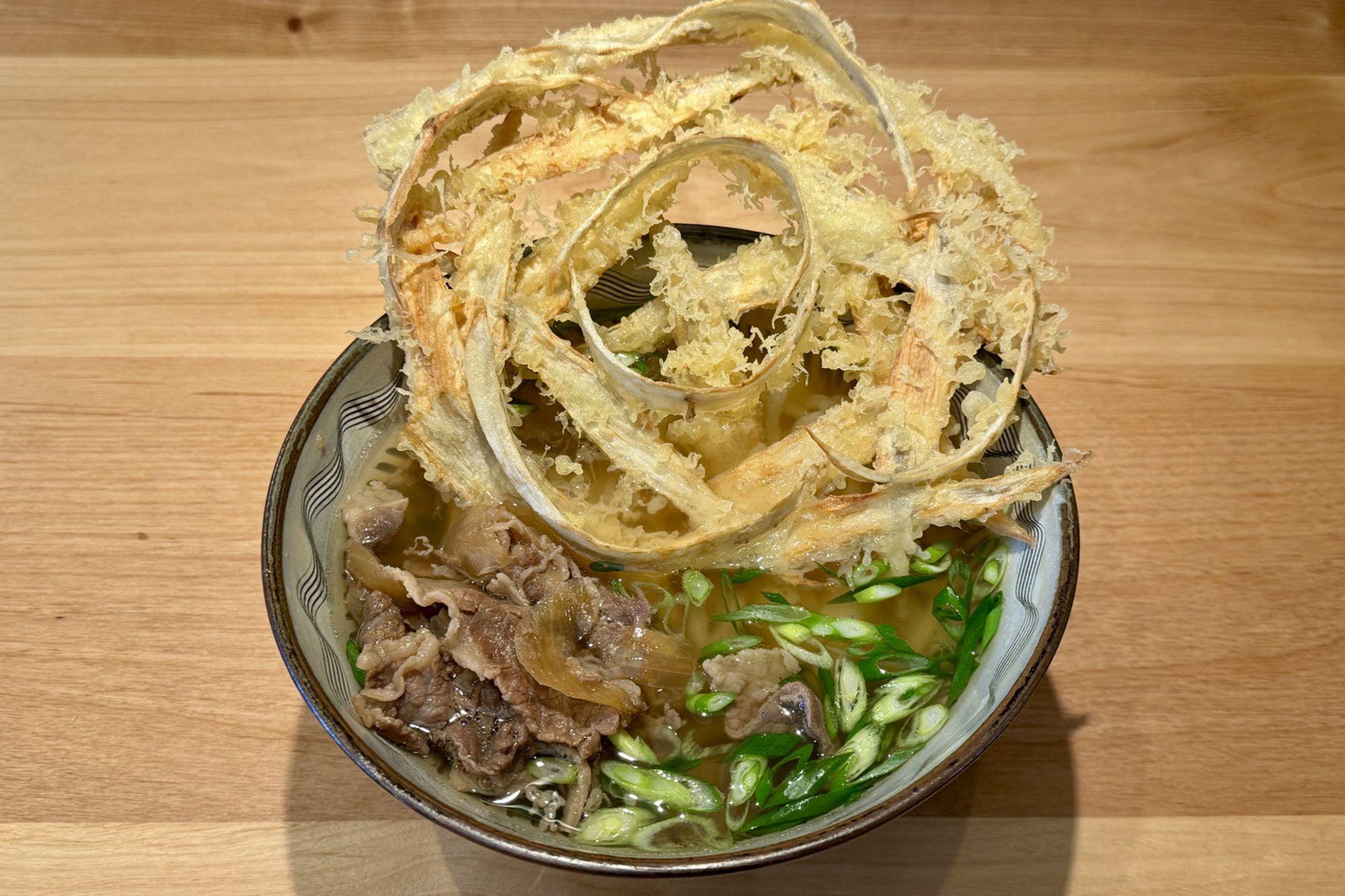 名物の大きなごぼ天(円形)